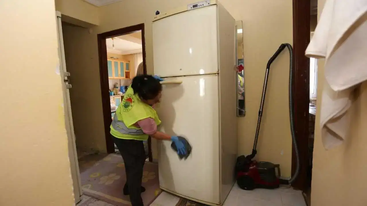 Kepez’de Yürek Isıtan Dokunuş: Fatma Teyzenin Sözleri Duygulandırdı 4